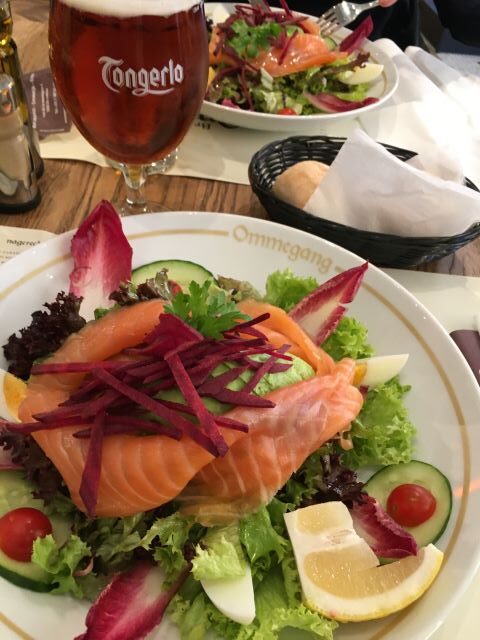 Kulkusalla, Brasserie Ommegang, olut. salaatti