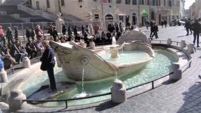 Fontana della Barcaccia, Kulkusalla Roomassa